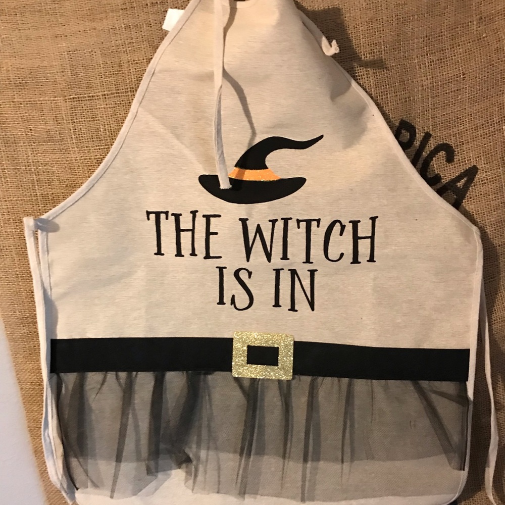 HALLOWEEN BAKING APRON THE WITCH IS IN